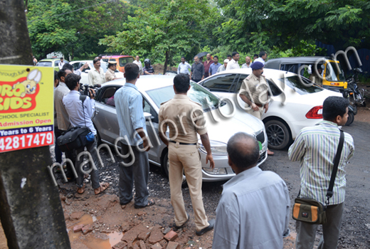  Prof. Bhagavan tries to stir hornet’s nest ; Hindu activists stage flash protest 1